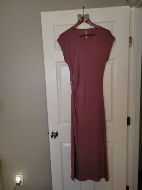 Lou & Grey Ruched Side Maxi Dress in Mauve
